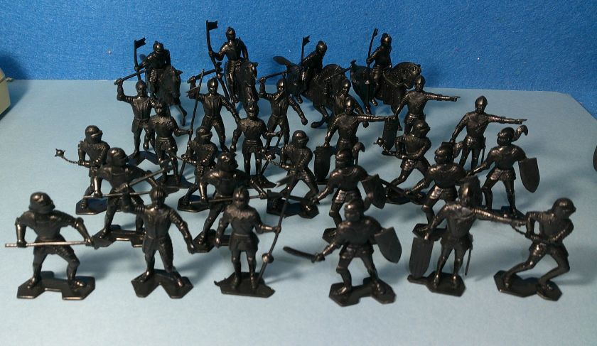 Knights (2nd series) 32 figures in 7 poses +4 horses (black)  <FONT COLOR=#CC0000>(54mm) </FONT>